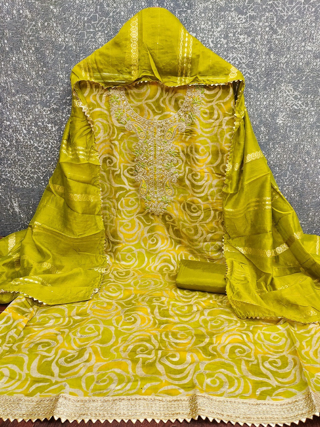 Green Printed Art Silk Fabric Set Enhanced with Fine Embroidered Detailing - Image 2