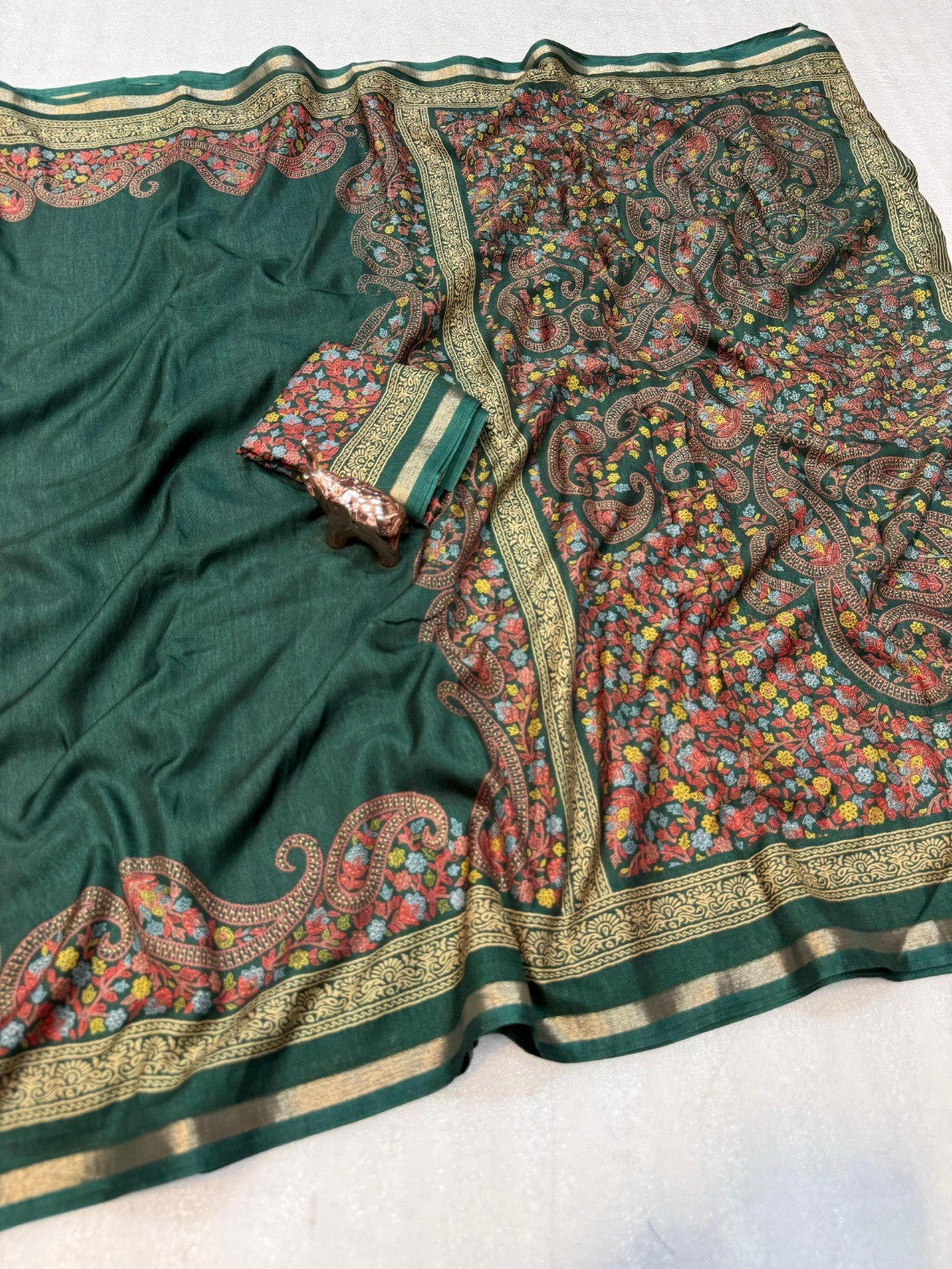 Green Tussar Silk Saree with Classic Paisley Pattern and Refined Traditional Finish - Image 2
