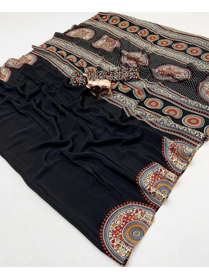Black Crepe Saree with Intricate Traditional Border Design for Modern Ethnic Styling - Image 2