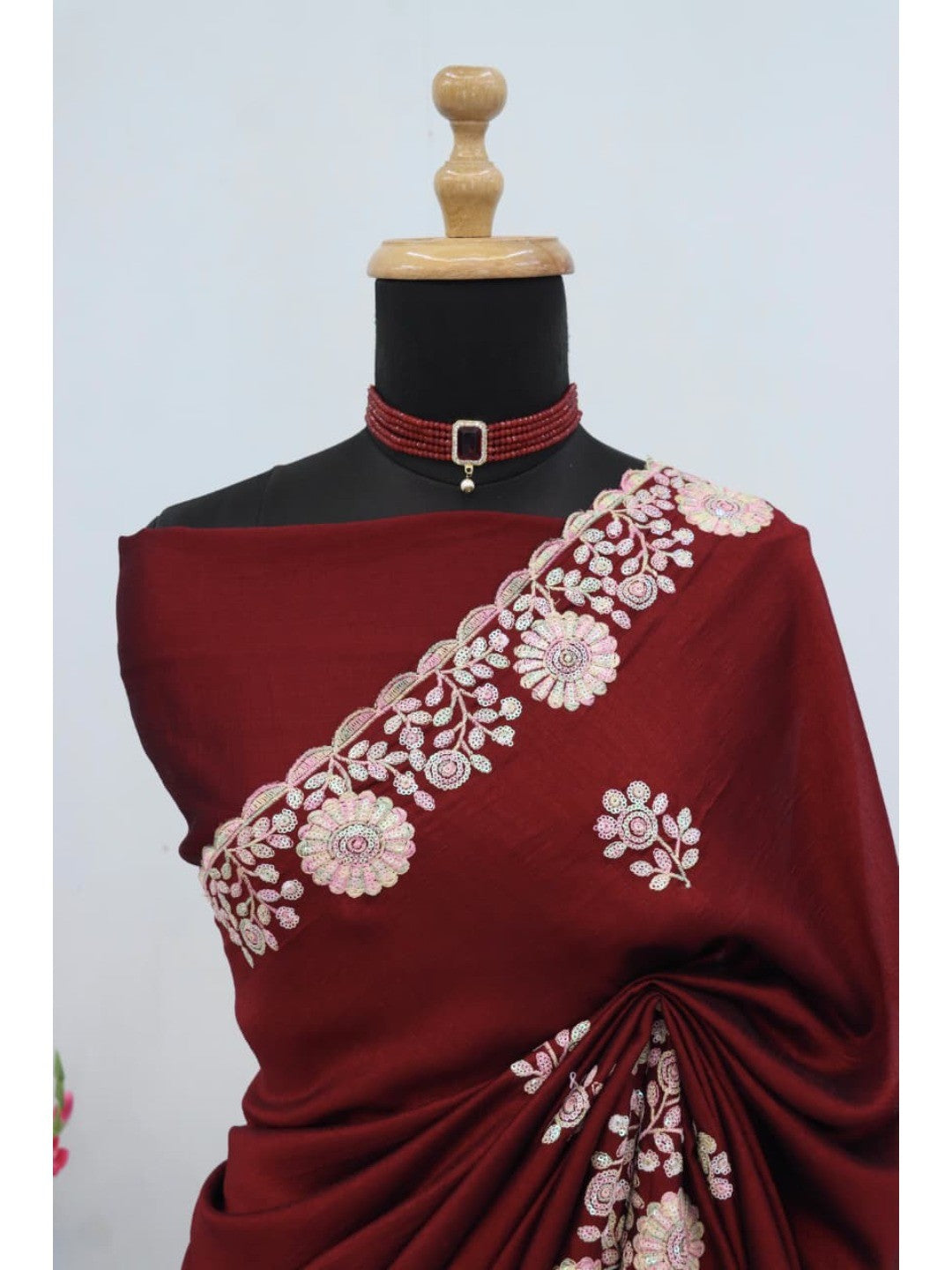 Luxurious Maroon Floral Vichitra Silk Saree Embellished With Thread Embroidery & Sequins Work - Image 3