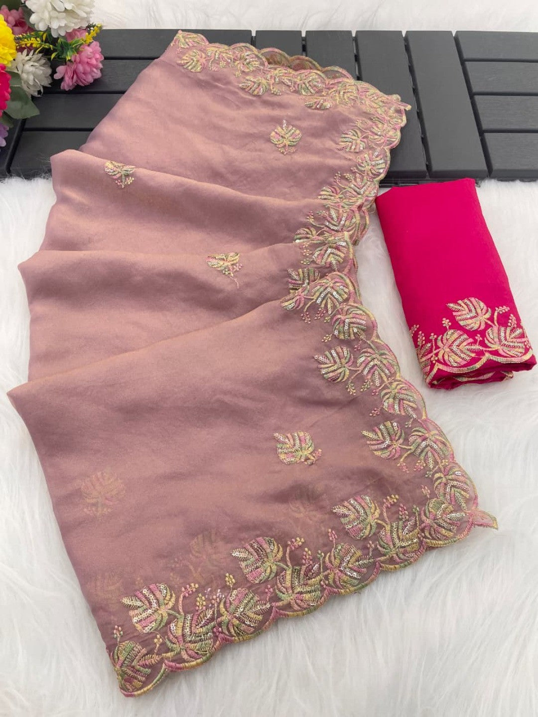 Charming Light Lavender Floral Silk Blend Saree Enhanced With Thread Embroidery & Subtle Sequin Work - Image 4