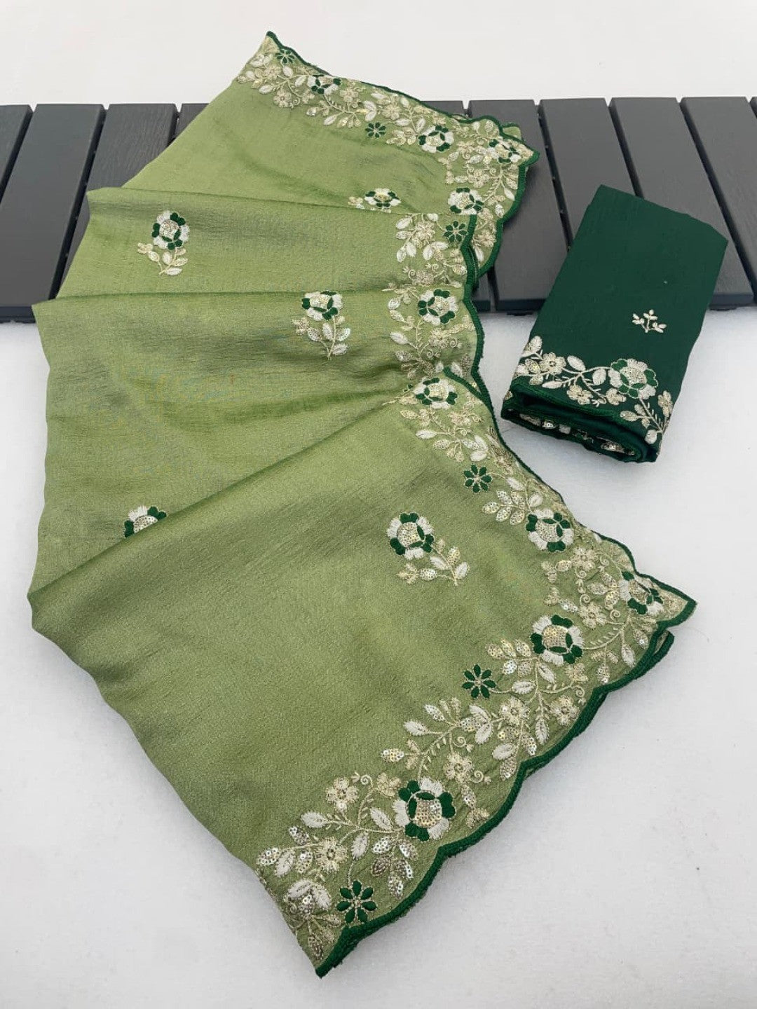 Designer Green Vichitra Silk Saree with Artistic Embroidered Border for Timeless Ethnic Elegance - Image 5