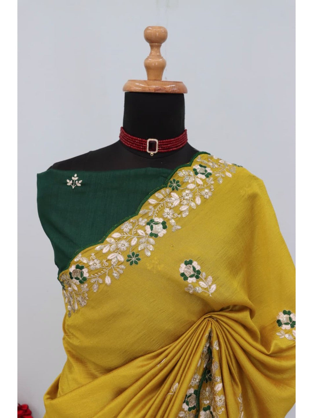 Designer Mustard Vichitra Silk Saree with Artistic Embroidered Border for Timeless Ethnic Elegance - Image 6