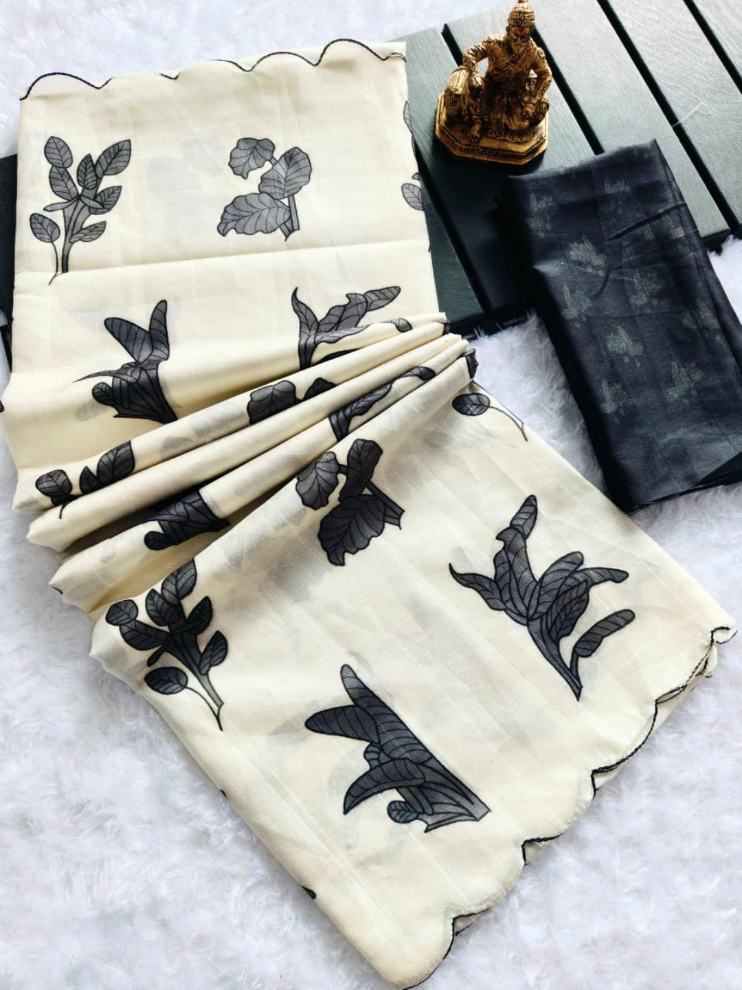 Chic Cream Floral Printed Tussar Silk Saree Featuring A Lightweight Luxe Drape - Image 3