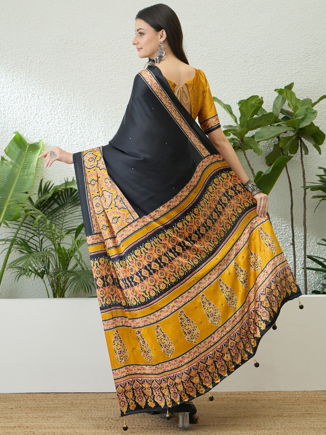 Trendy Black & Yellow Floral Print Satin Saree With Traditional Khatli Embroidery Work - Image 3