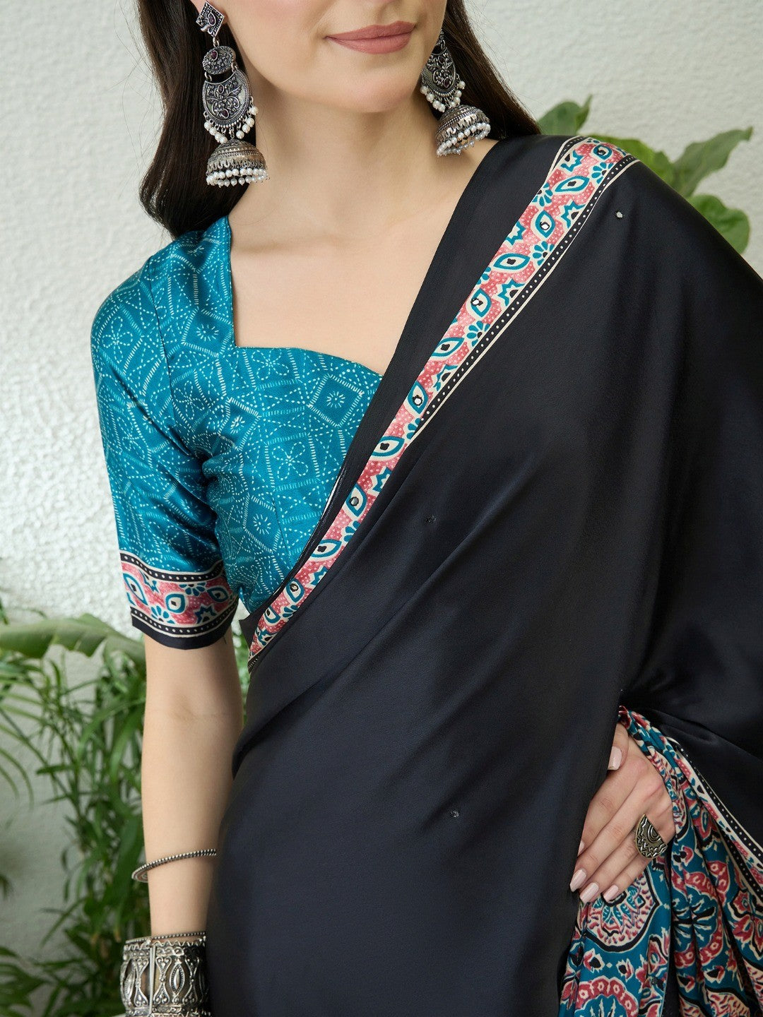 Trendy Black & Teal Floral Print Satin Saree With Traditional Khatli Embroidery Work - Image 6
