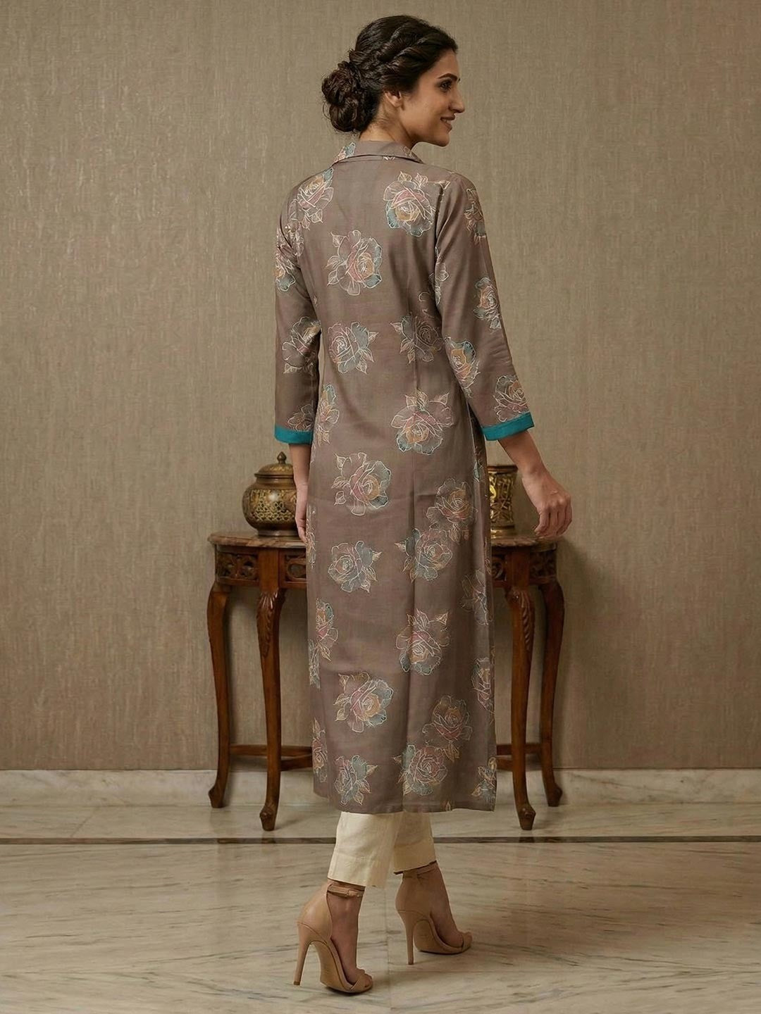 Grey Floral Printed Viscose Kurti with Collar Neck - Image 3