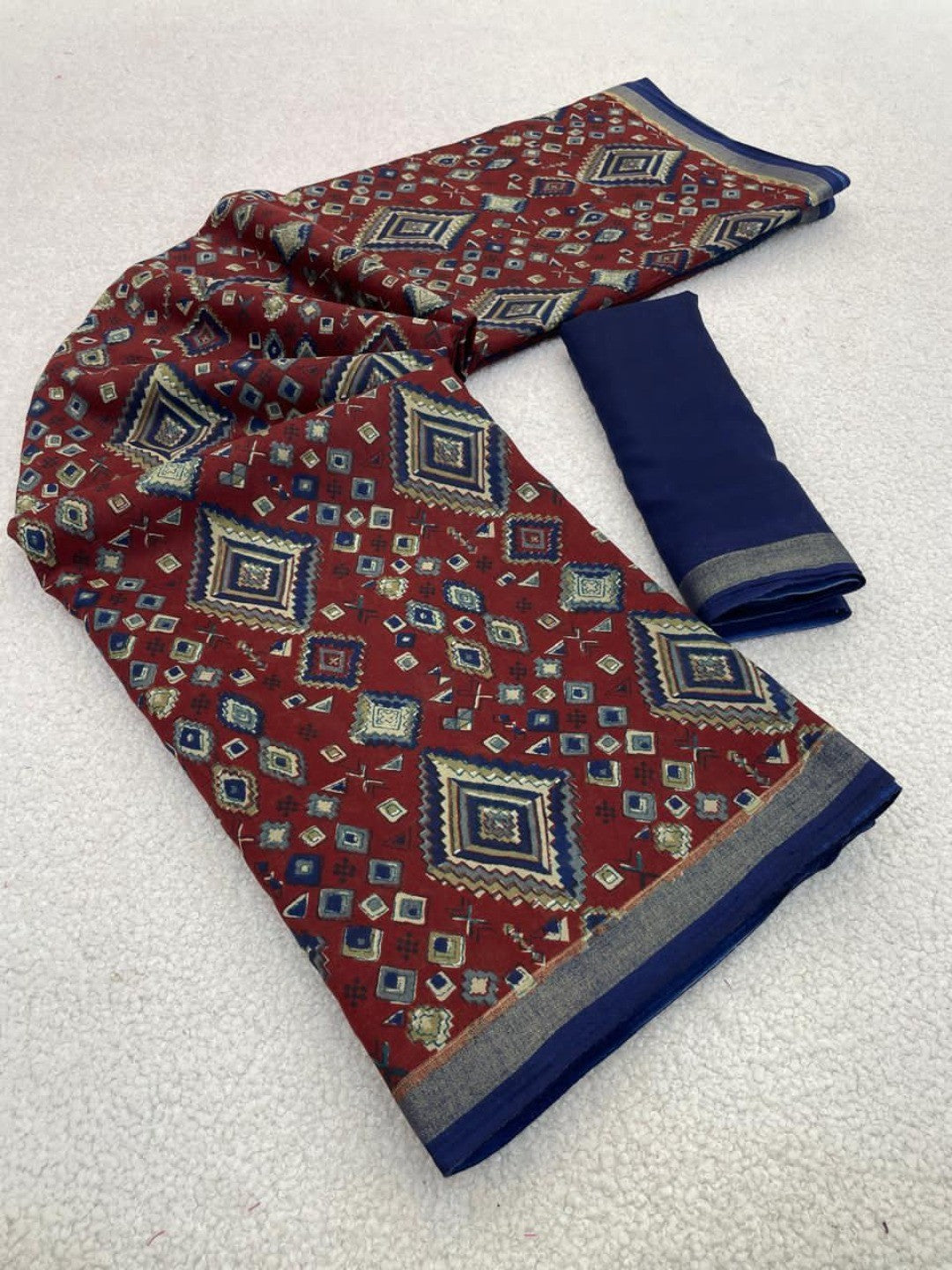 Traditional Maroon Chanderi Silk Saree with Detailed Geometric Print Pattern - Image 3
