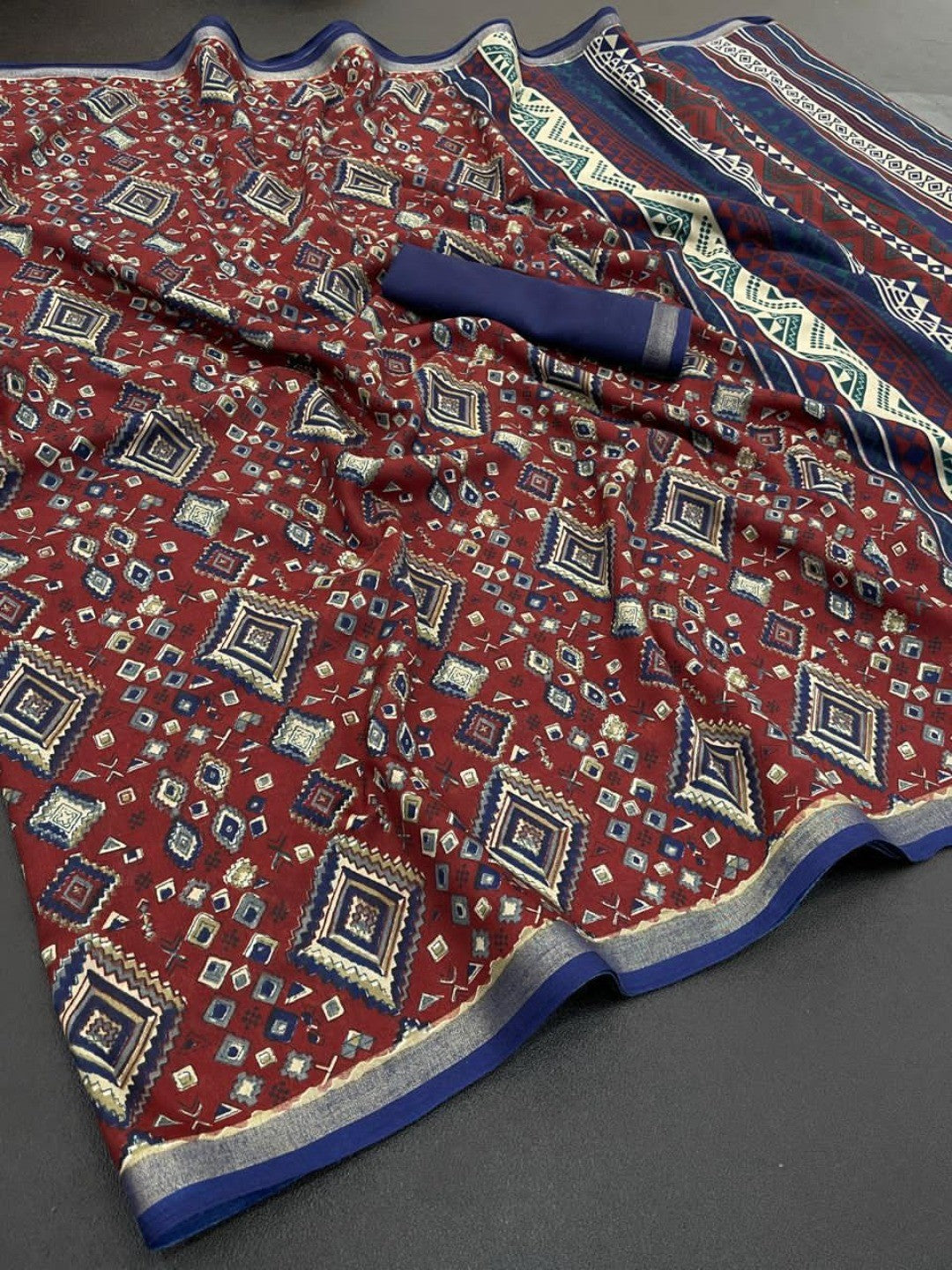 Traditional Maroon Chanderi Silk Saree with Detailed Geometric Print Pattern - Image 2