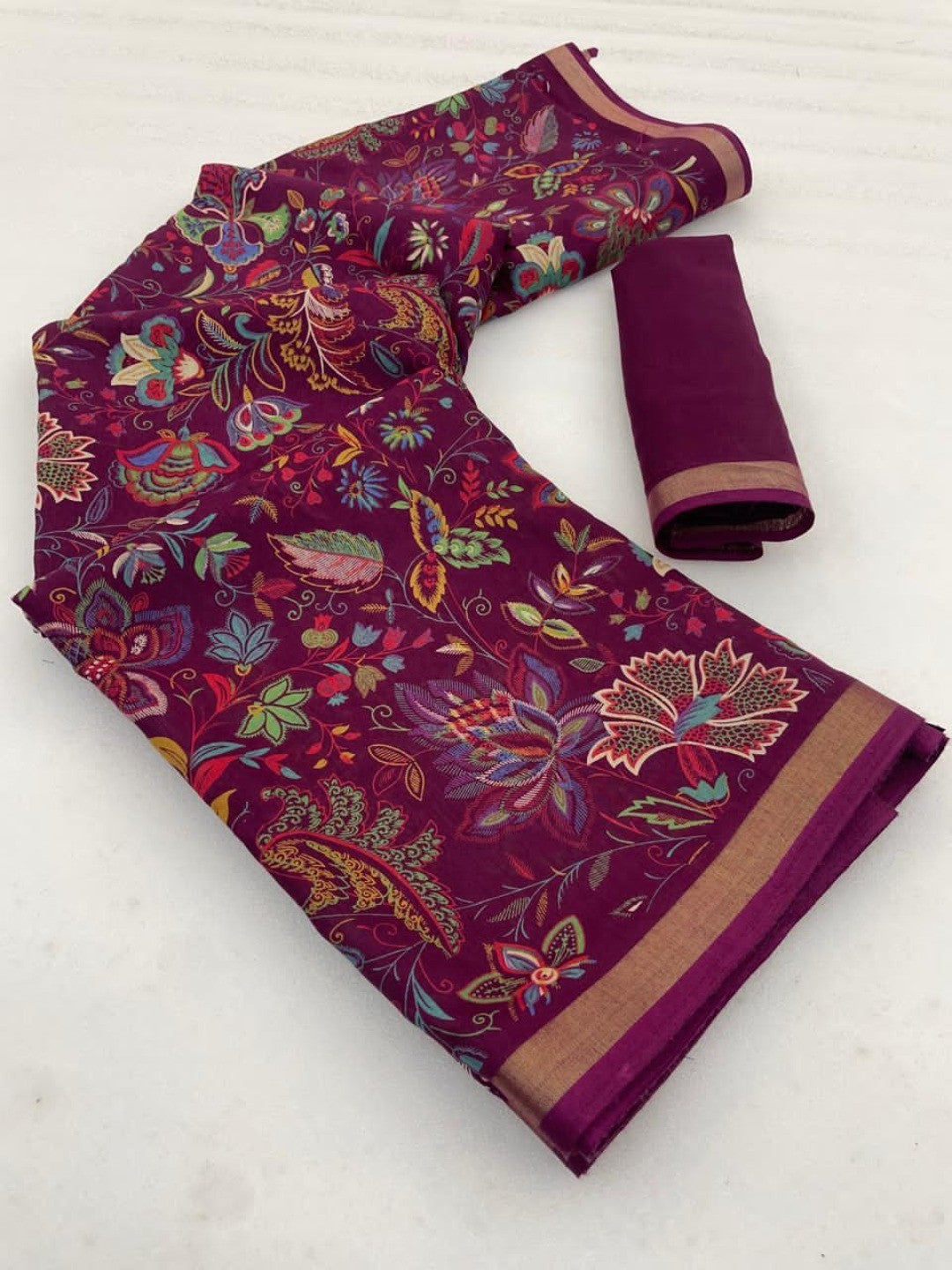 Ethnic Magenta Chanderi Silk Saree with Detailed Floral Pattern - Image 3