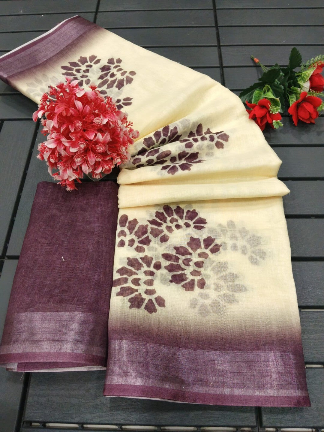 Beige Linen Saree with Floral Print and Zari Border - Image 3