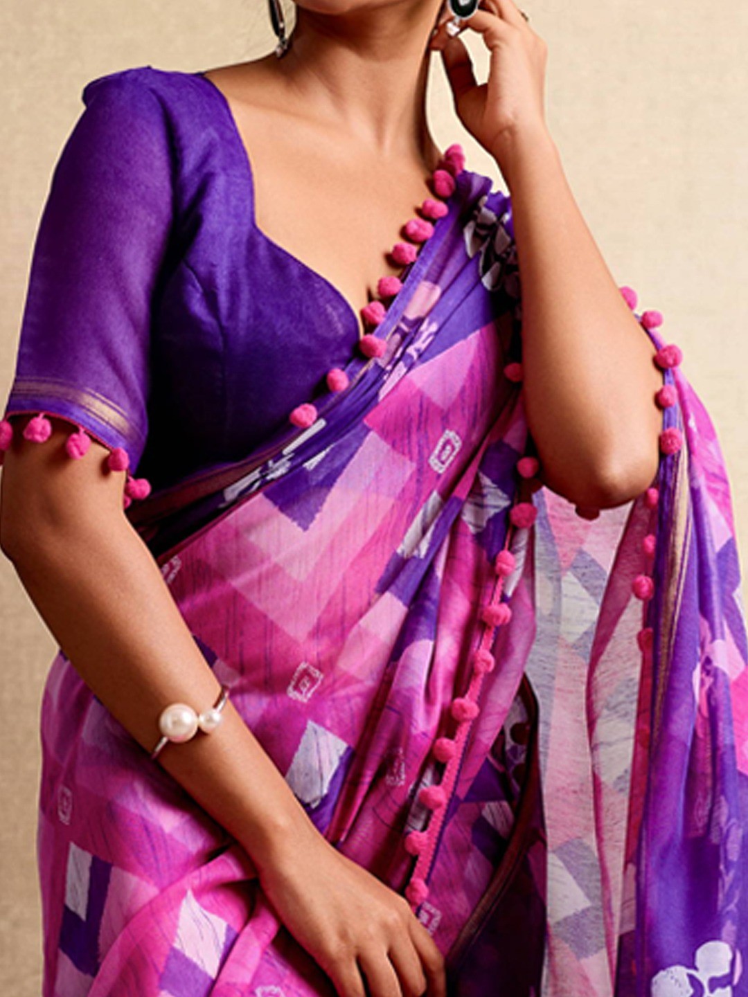 Elegant Magenta & Purple Floral Printed Mulmul Cotton Saree With Soft Lightweight Drape - Image 5