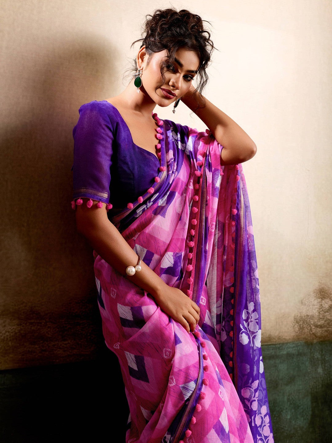 Elegant Magenta & Purple Floral Printed Mulmul Cotton Saree With Soft Lightweight Drape - Image 2