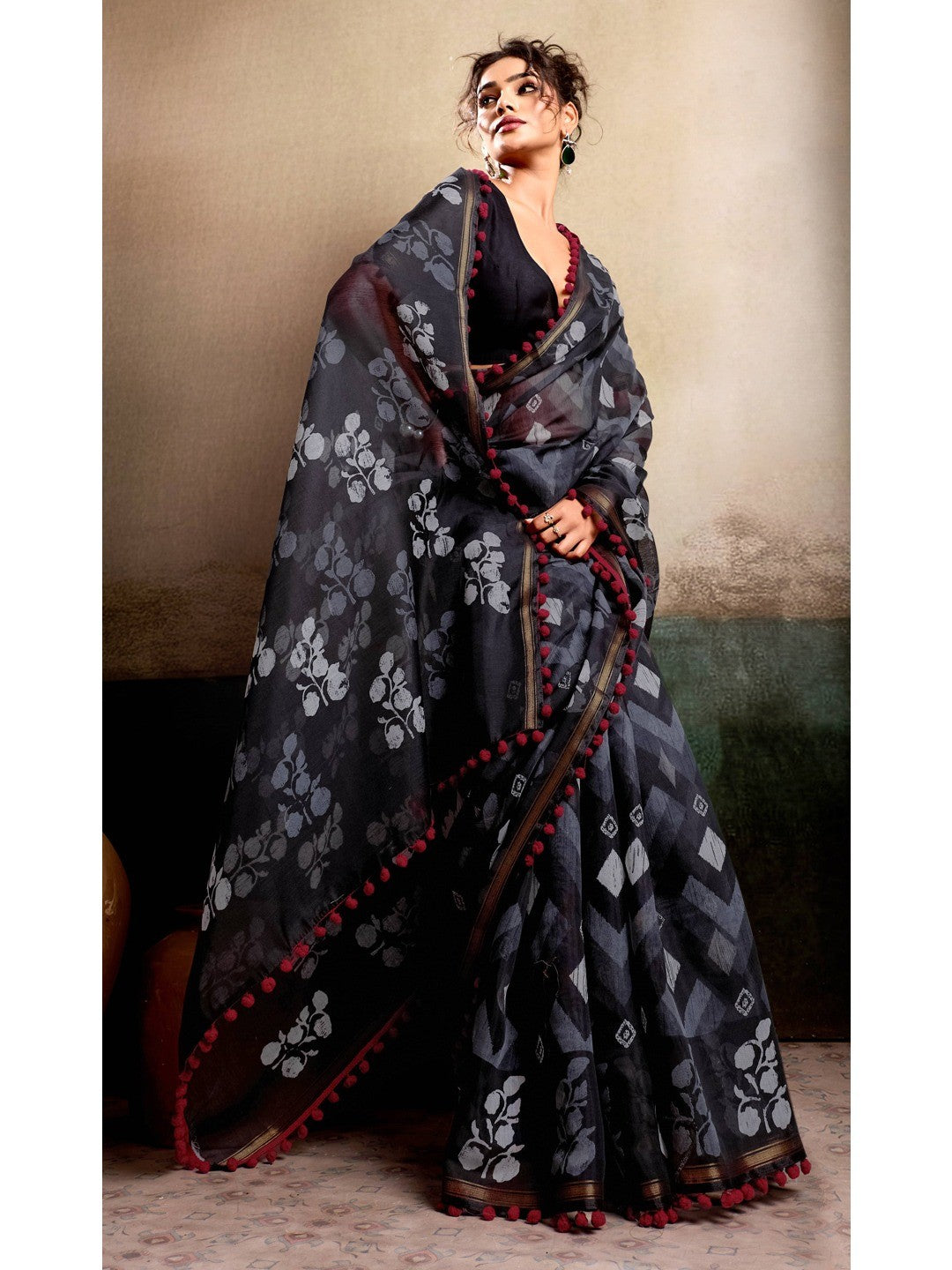 Elegant Black Floral Printed Mulmul Cotton Saree With Soft Lightweight Drape - Image 2