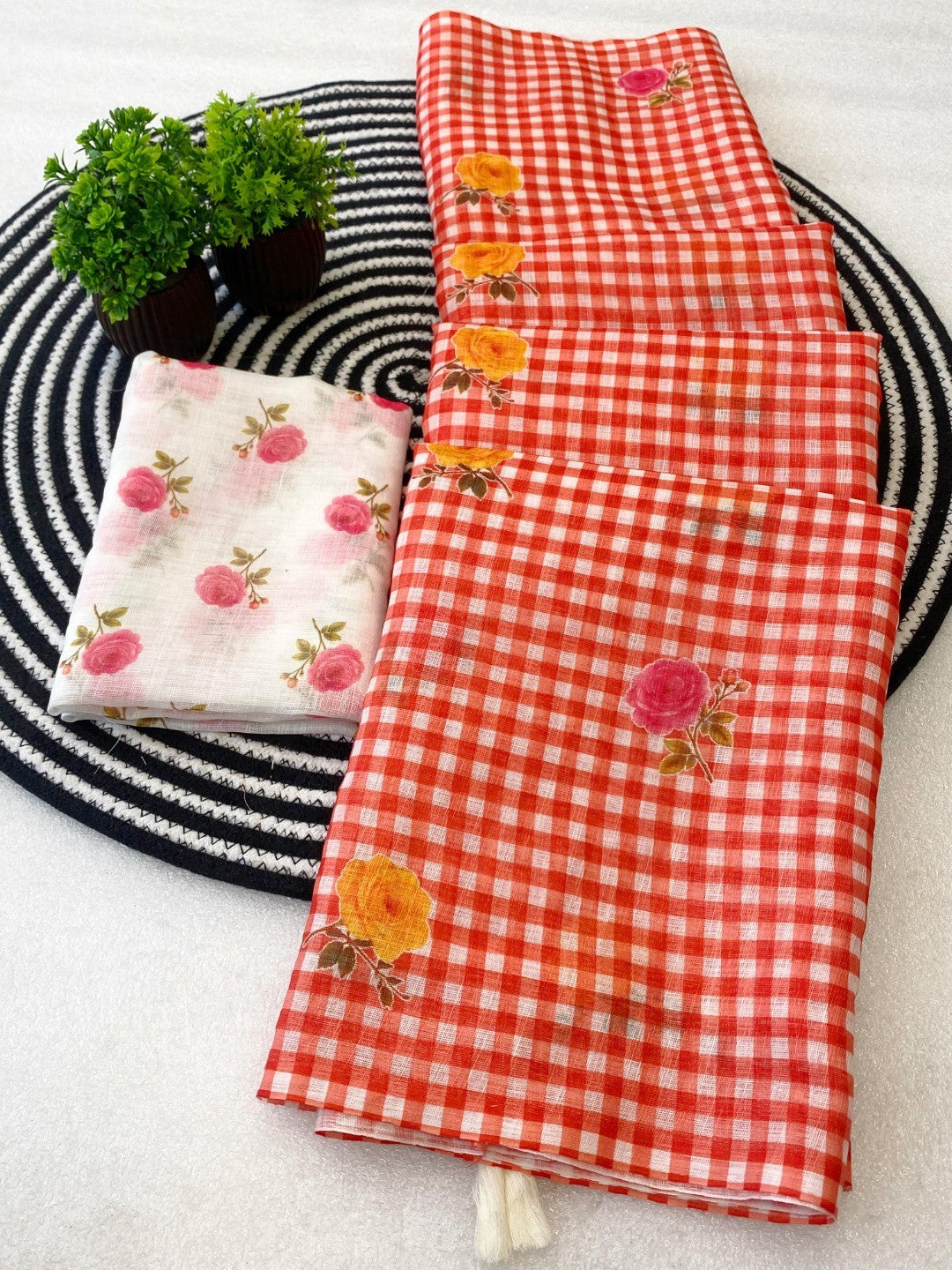 Red Lightweight Linen Saree with Floral Motifs - Image 3