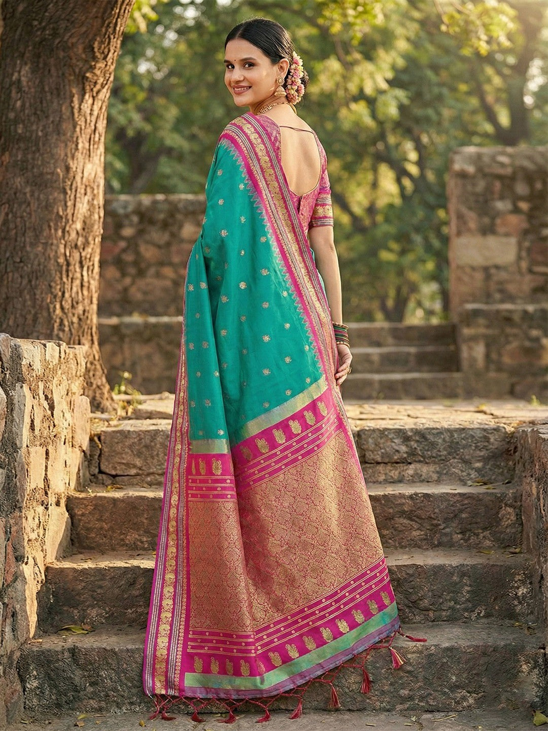 Ethnic Sea Green Silk Blend Saree with Graceful Pink Border Finish - Image 2