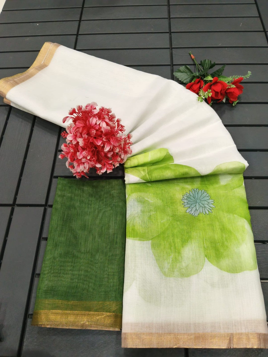 Elegant Cream Linen Saree with Floral Print and Zari Border - Image 4
