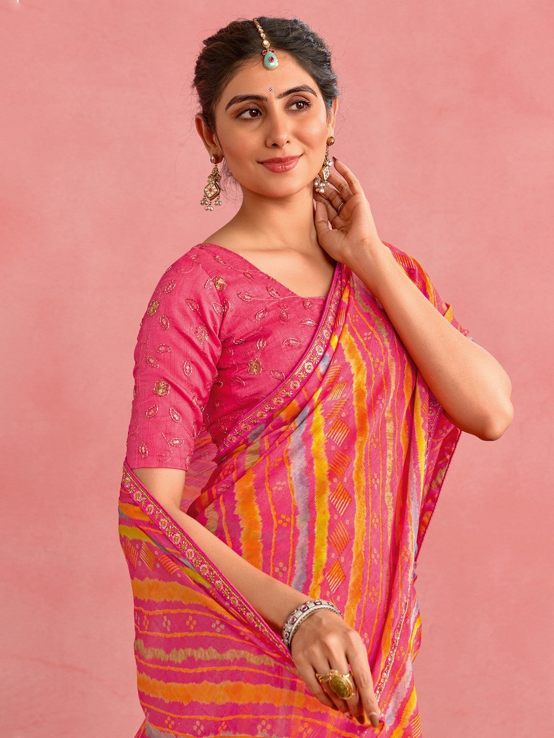 Elegant Peach Chiffon Saree with Bandhani Print and Embellished Border - Image 2