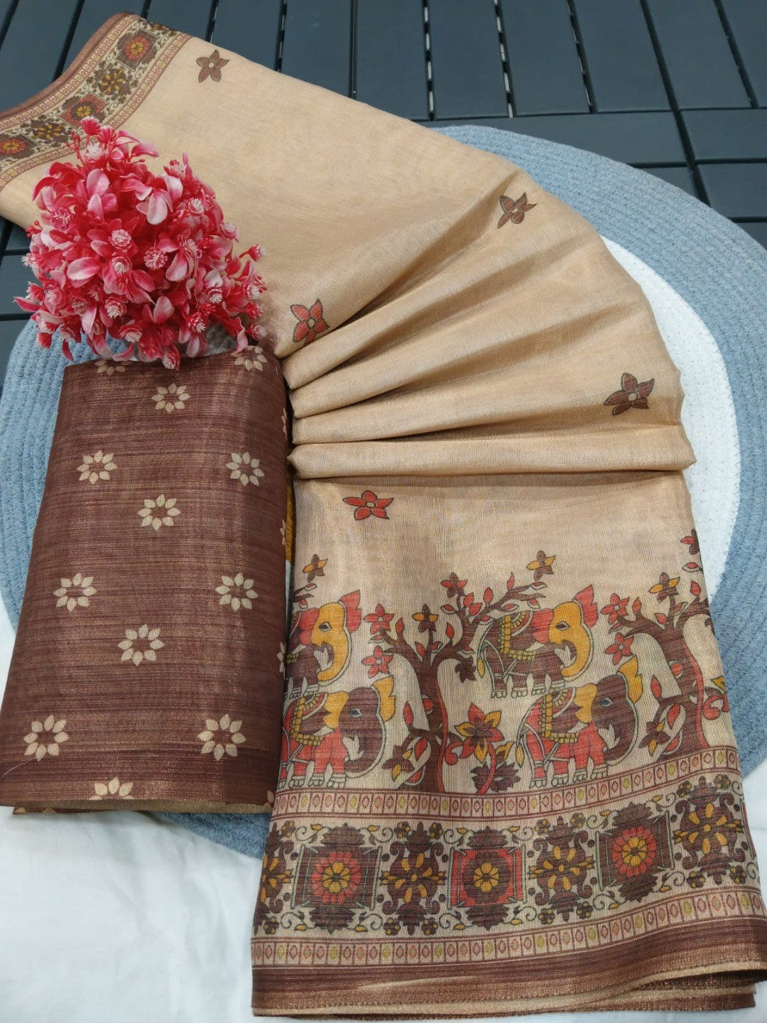 Beige Cotton Silk Saree with Printed Border For Festive Wear - Image 3