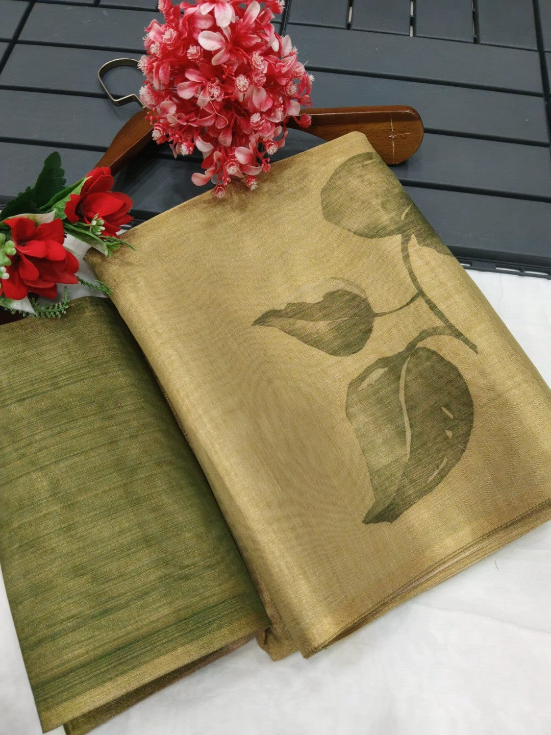 Elegant Green Cotton Silk Saree with Leaf Print Design - Image 5