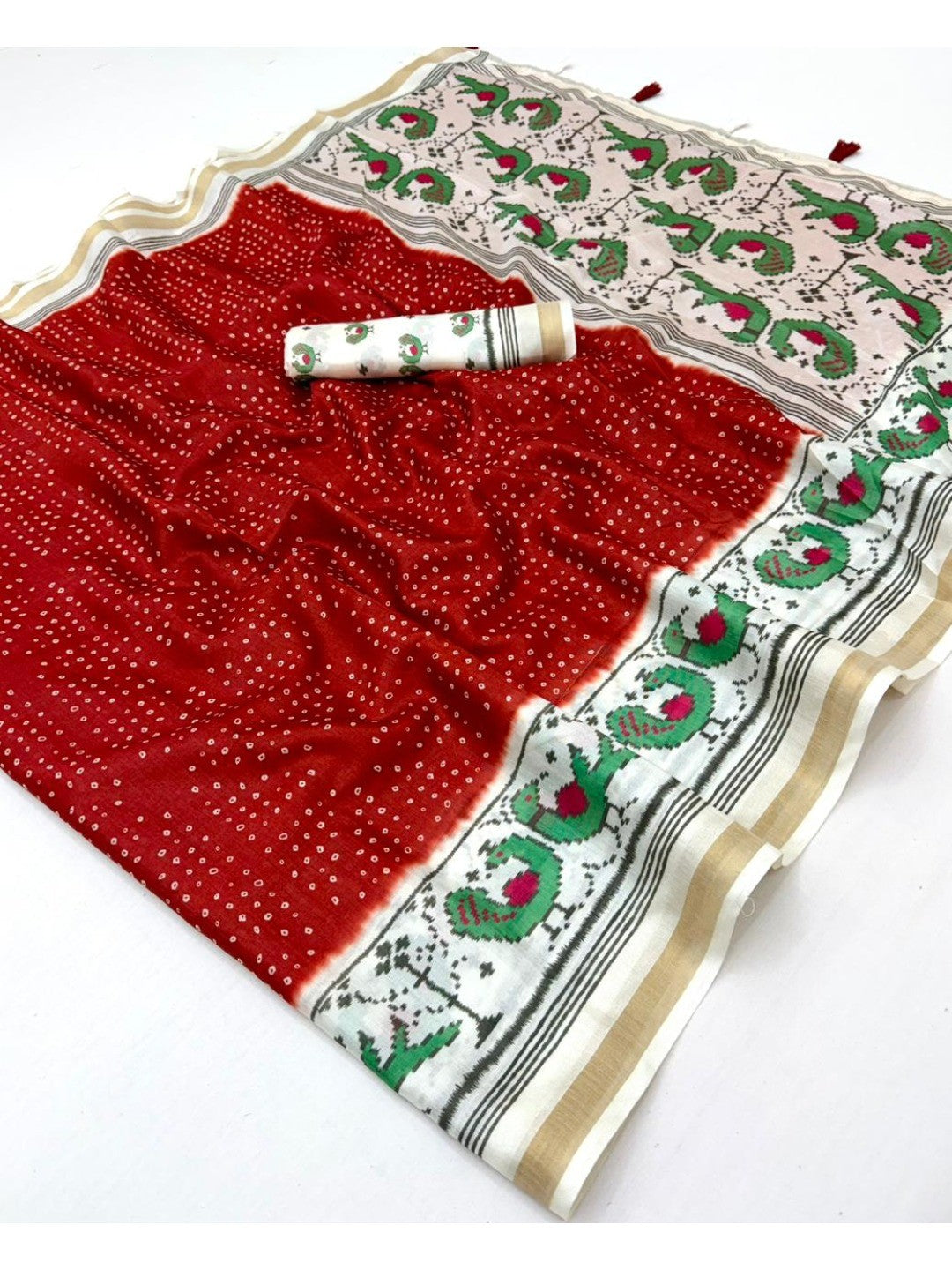 Elegant Red Linen Saree with Bird Motif Border - Peachmode - Image 3