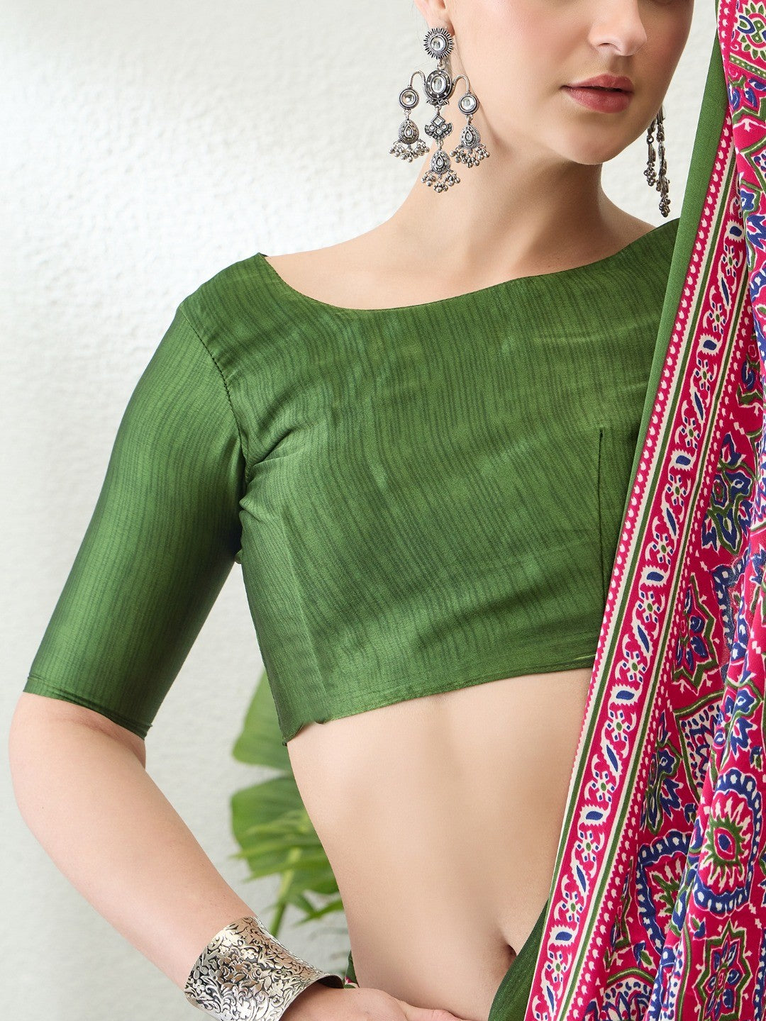 Sophisticated Pink Floral Print Satin Saree With Ethnic Latkan Pallu - Image 3
