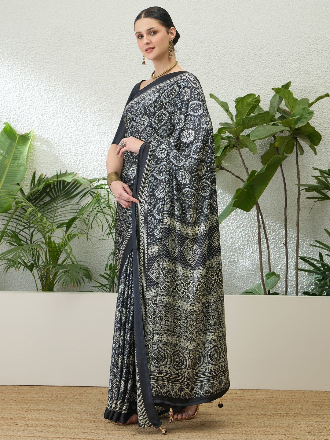 Sophisticated Black Floral Print Satin Saree With Ethnic Latkan Pallu - Image 5