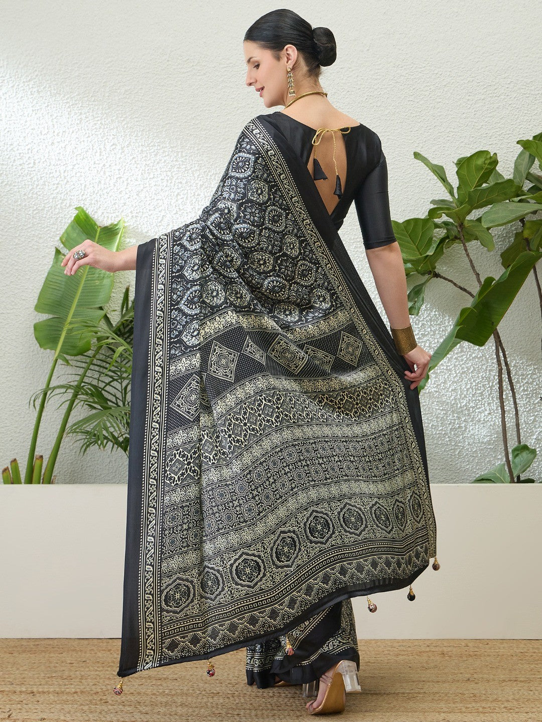 Sophisticated Black Floral Print Satin Saree With Ethnic Latkan Pallu - Image 6