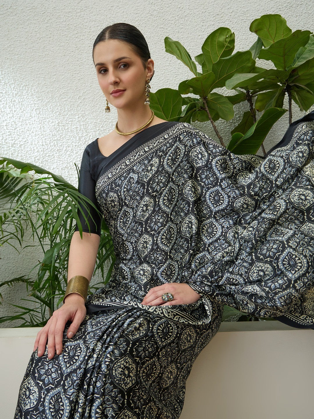 Sophisticated Black Floral Print Satin Saree With Ethnic Latkan Pallu - Image 8