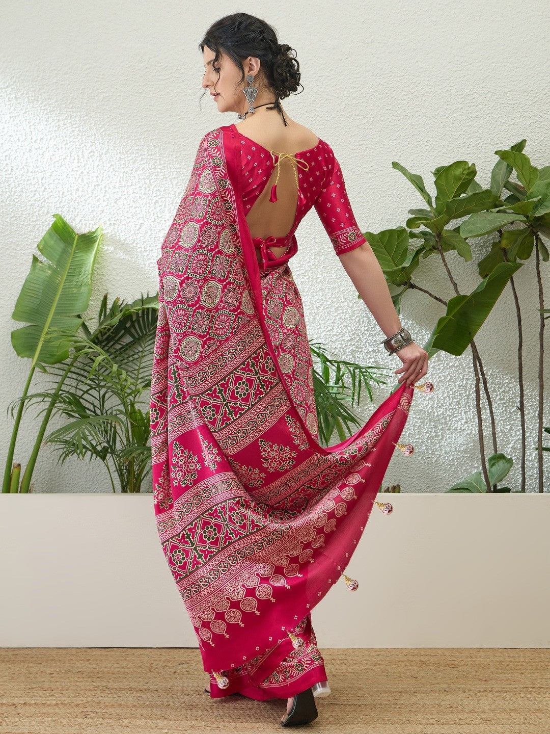 Charming Pink Floral Printed Satin Saree Beautified With Decorative Latkan Pallu - Image 8