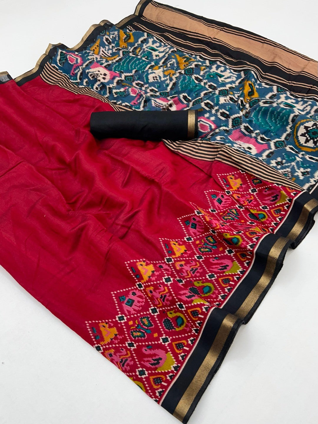 Pink Viscose Saree with Ikkat Printed Border and Graceful Feminine Appeal - Image 2