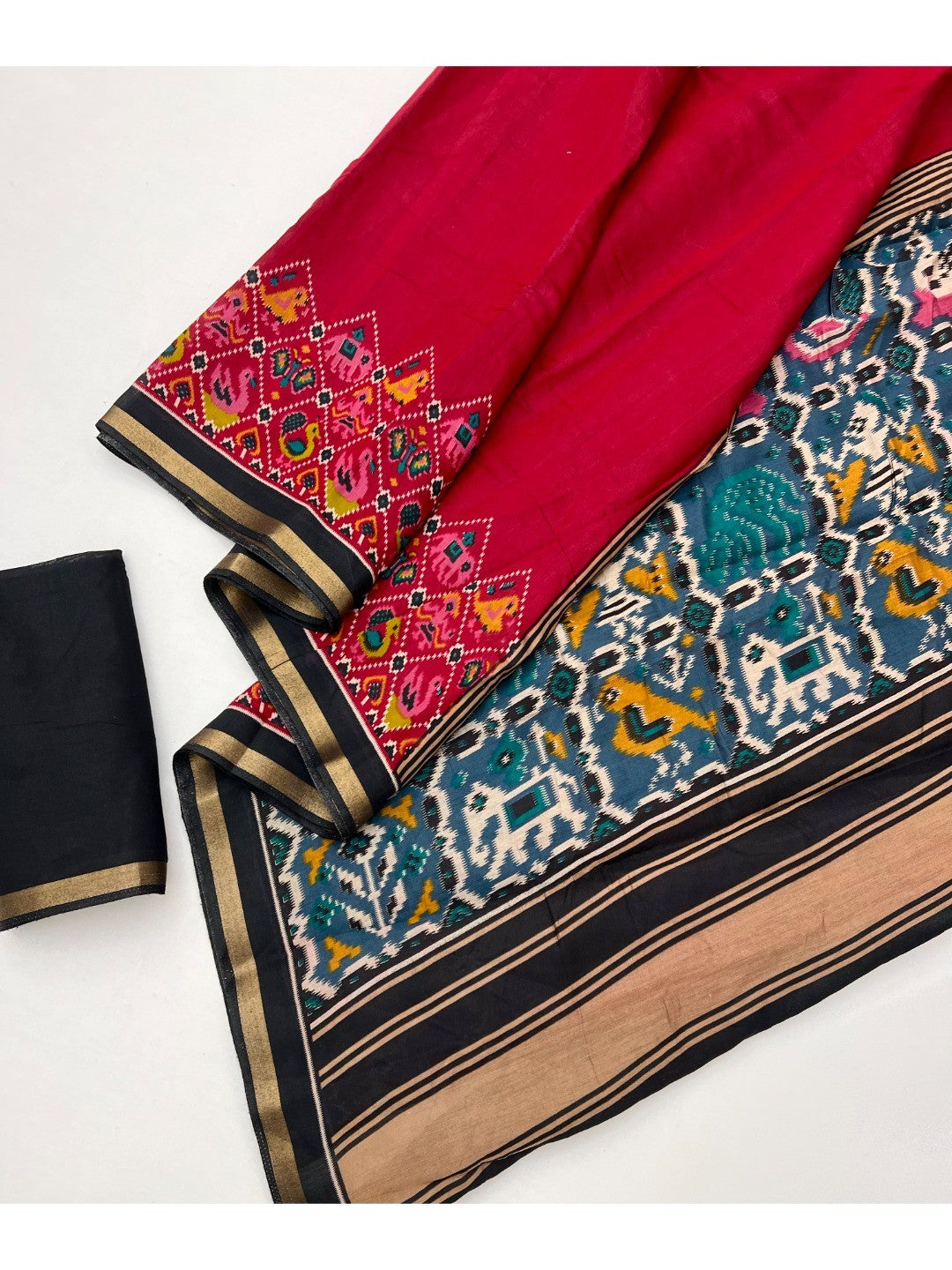 Pink Viscose Saree with Ikkat Printed Border and Graceful Feminine Appeal - Image 3