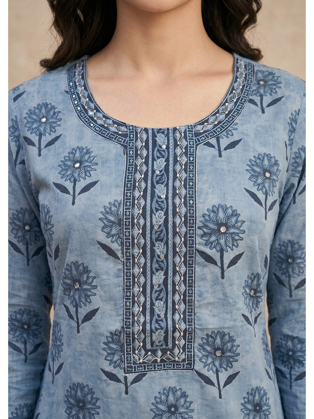 Blue Floral Print Pure Cotton Kurta Salwar Dupatta Set with Elegant Design - Image 4