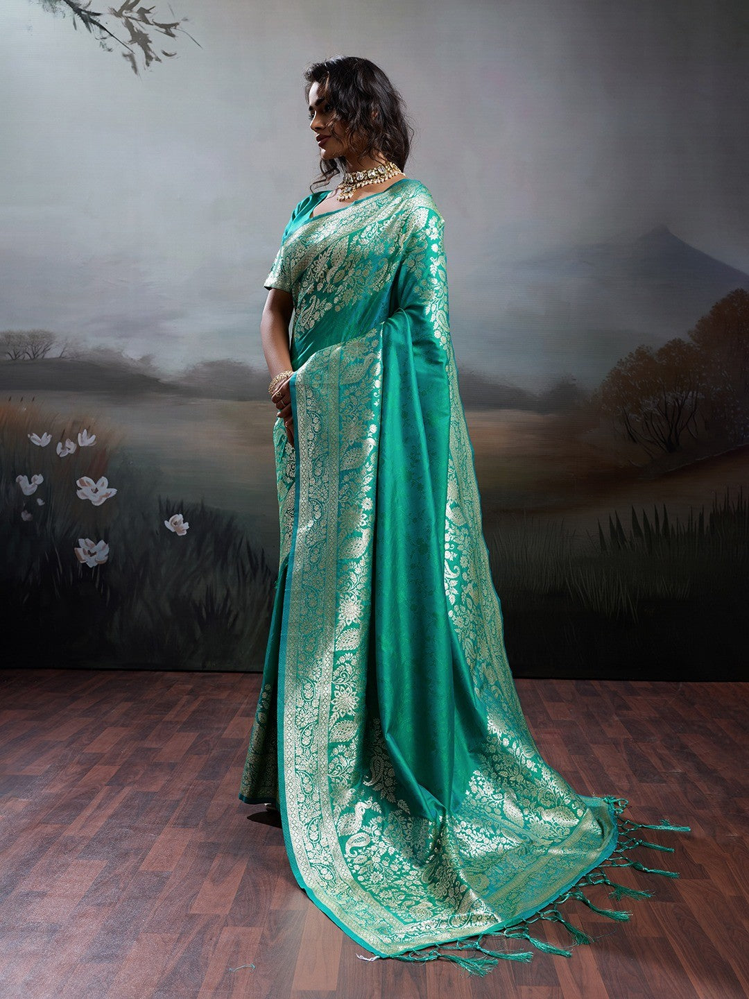 Rich Rama Green Floral & Peacock Motif Weaving Silk Blend Saree With Decorative Tassel Pallu - Image 2