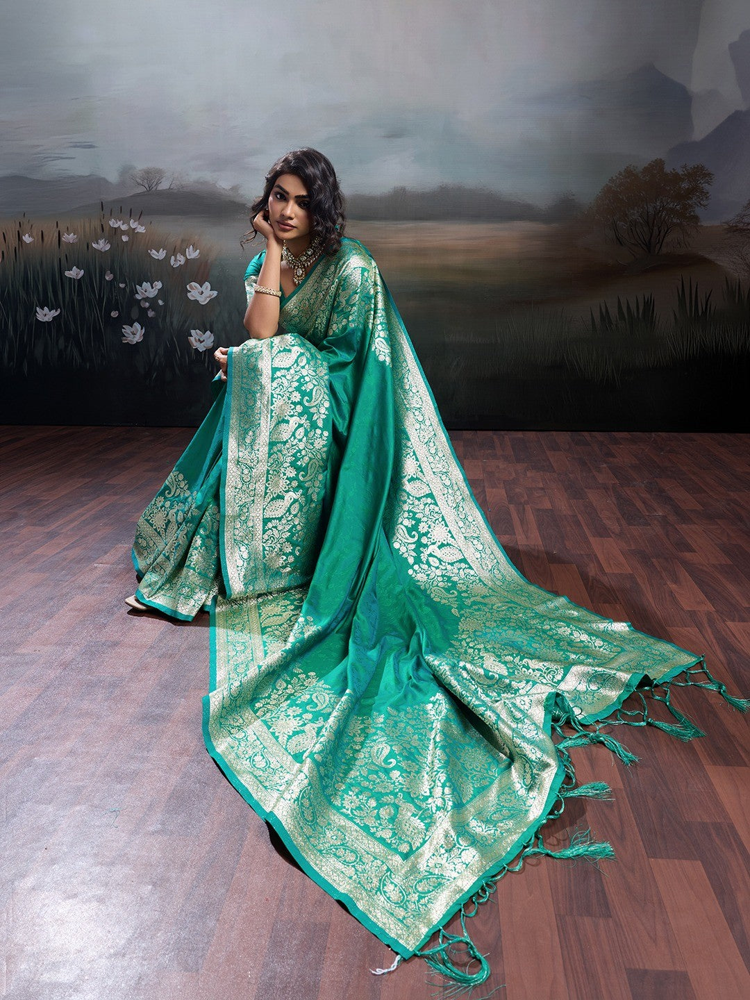 Rich Rama Green Floral & Peacock Motif Weaving Silk Blend Saree With Decorative Tassel Pallu - Image 4