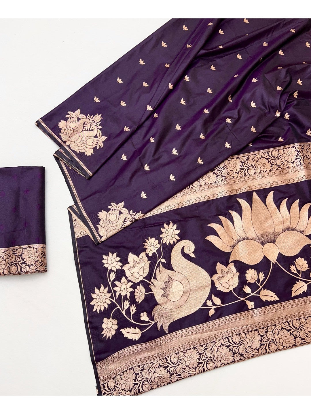 Graceful Dark Purple Lotus Design Art Silk Saree Adorned With Rich Zari Weaving Work - Image 2
