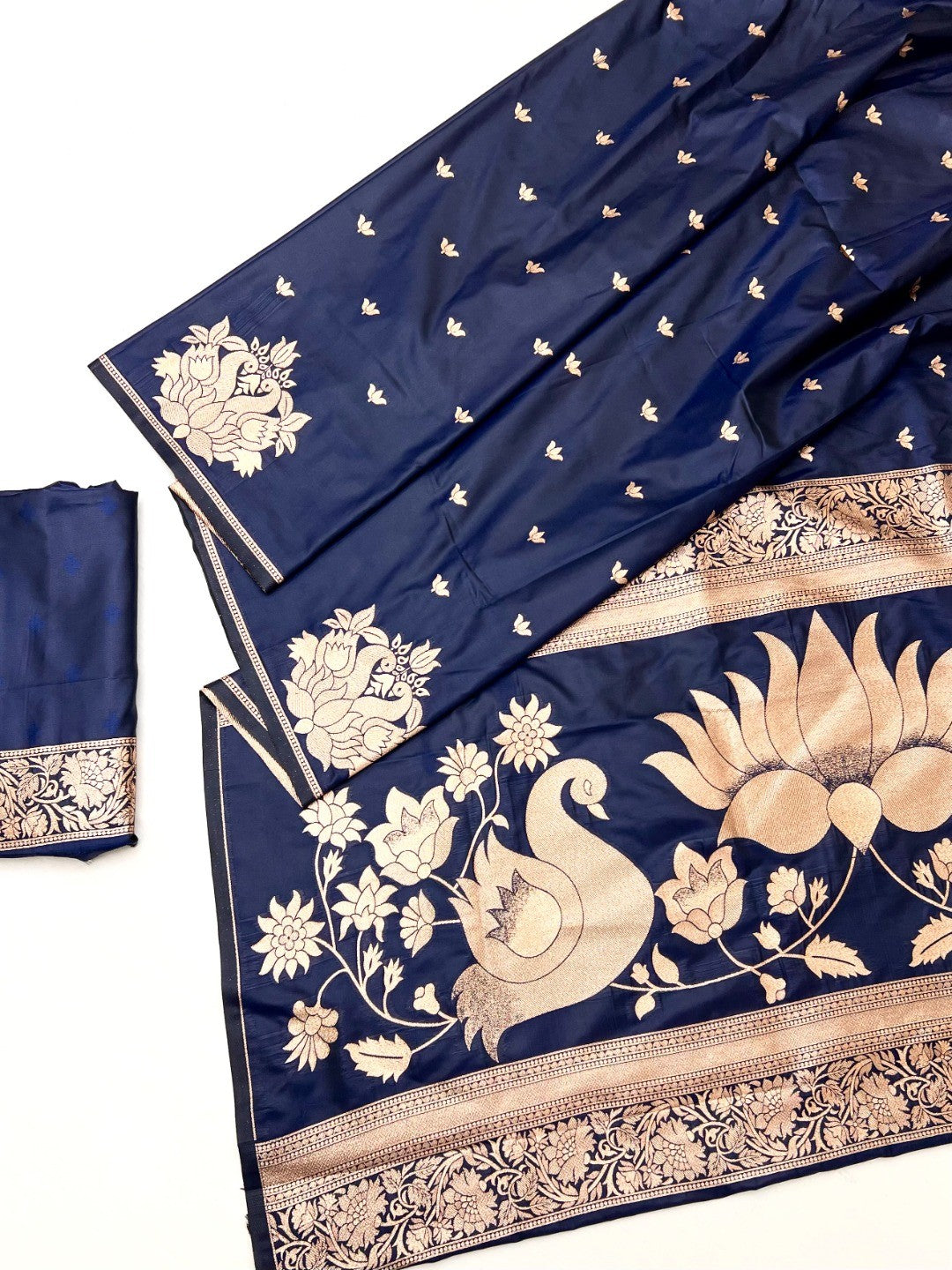 Graceful Dark Blue Lotus Design Art Silk Saree Adorned With Rich Zari Weaving Work - Image 2