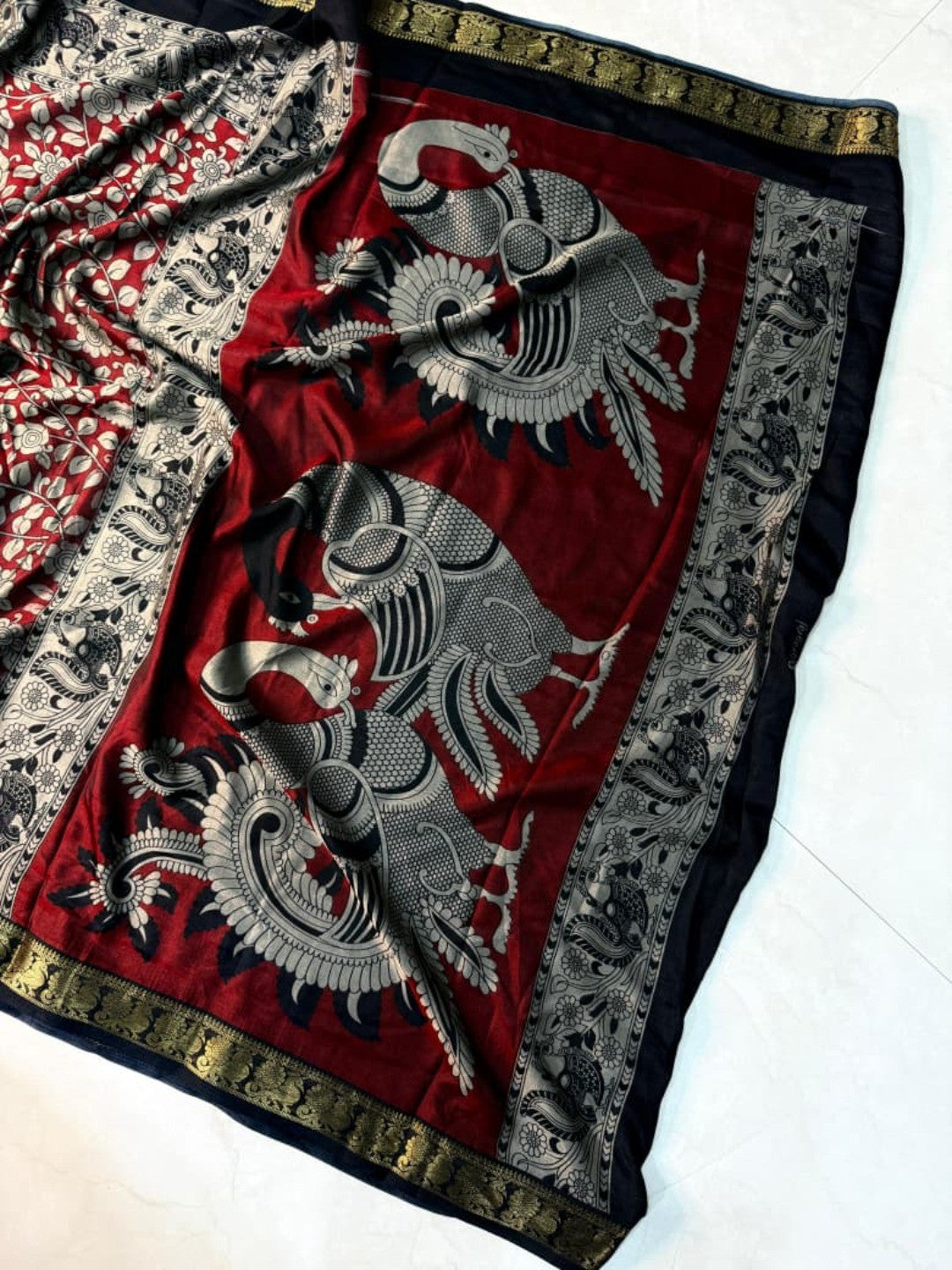 Elegant Red & Black Mulmul Cotton Saree with Kalamkari Peacock Motif Border - Image 4