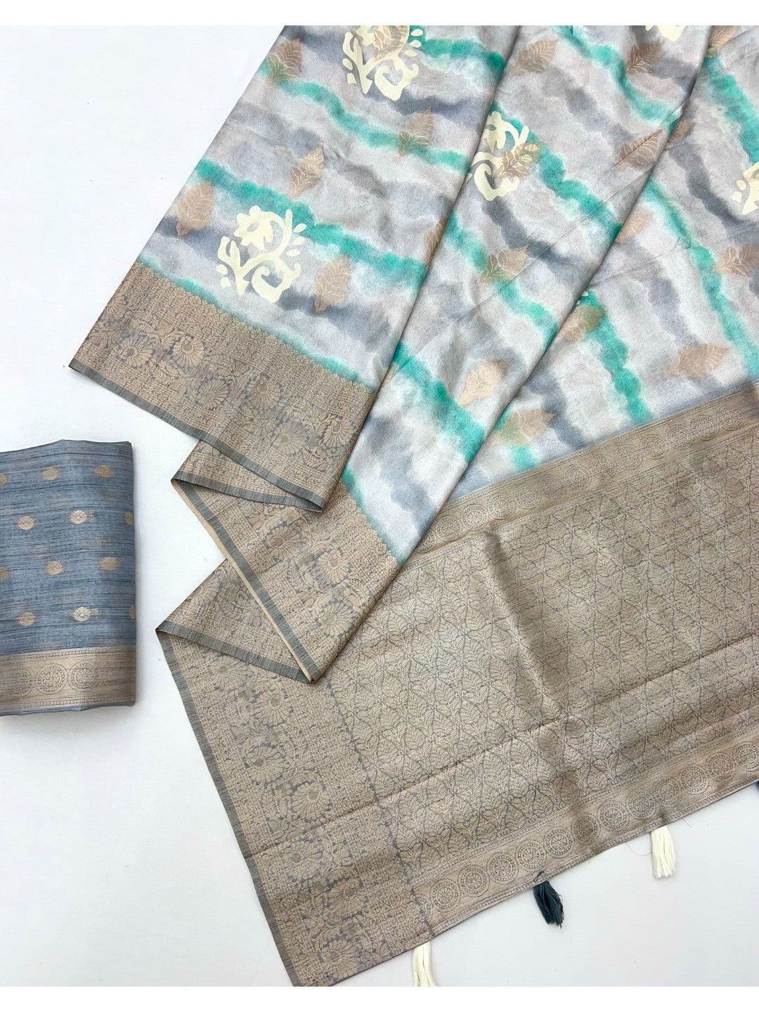 Elegant Grey Bemberg Saree with Digital Print and Rich Pallu - Image 3