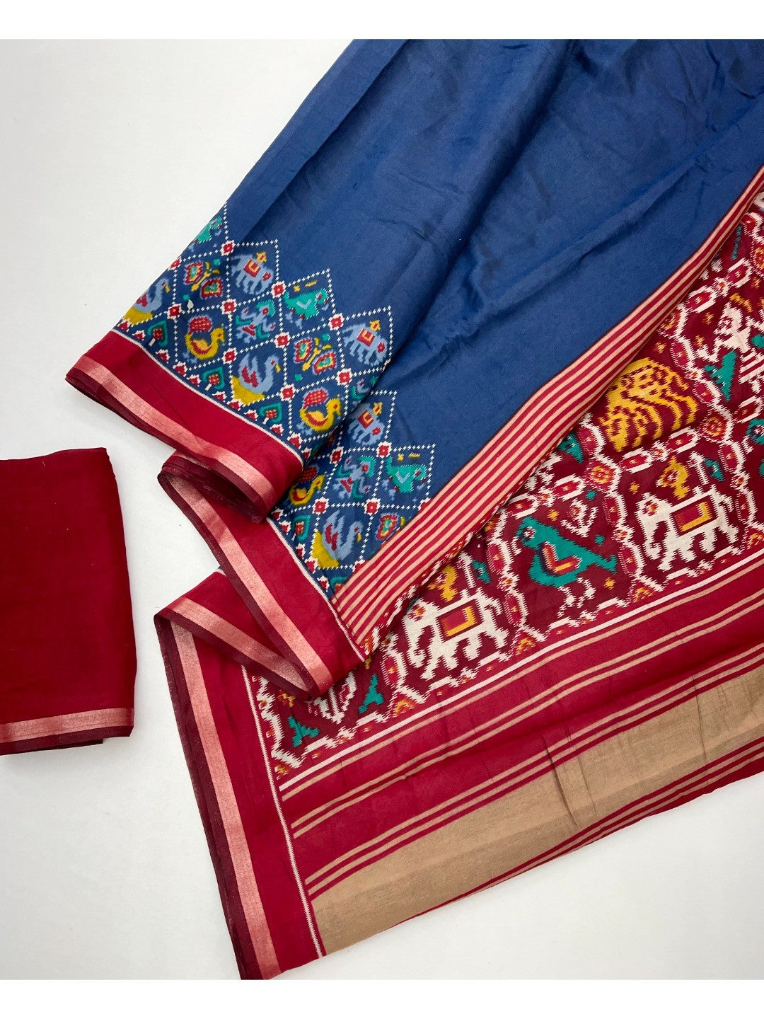 Blue Viscose Saree with Ikkat Printed Border and Graceful Feminine Appeal - Image 3