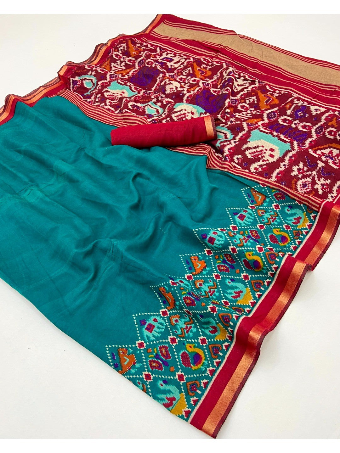 Teal Viscose Saree with Ikkat Printed Border and Graceful Feminine Appeal - Image 3