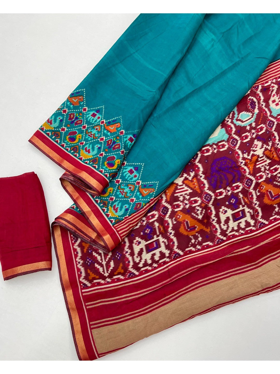 Teal Viscose Saree with Ikkat Printed Border and Graceful Feminine Appeal - Image 2