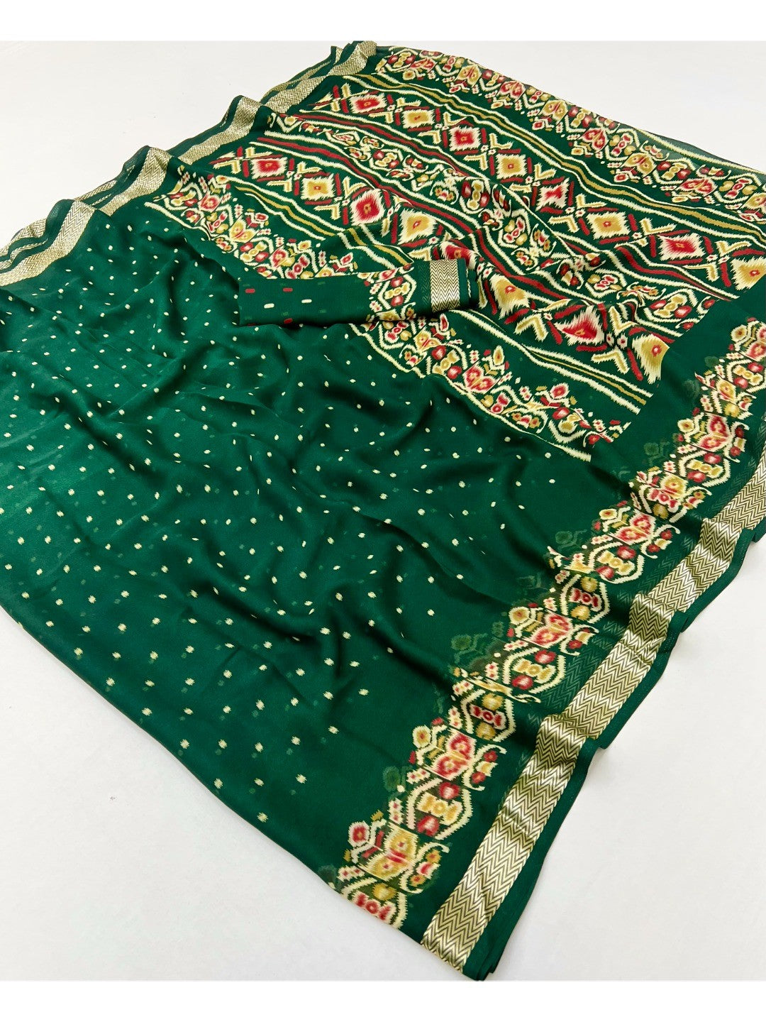 Elegant Green Georgette Saree with Viscose Border and Traditional Print - Image 3