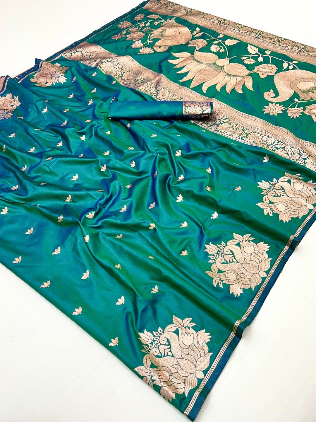 Graceful Rama Green Lotus Design Art Silk Saree Adorned With Rich Zari Weaving Work  - Image 1