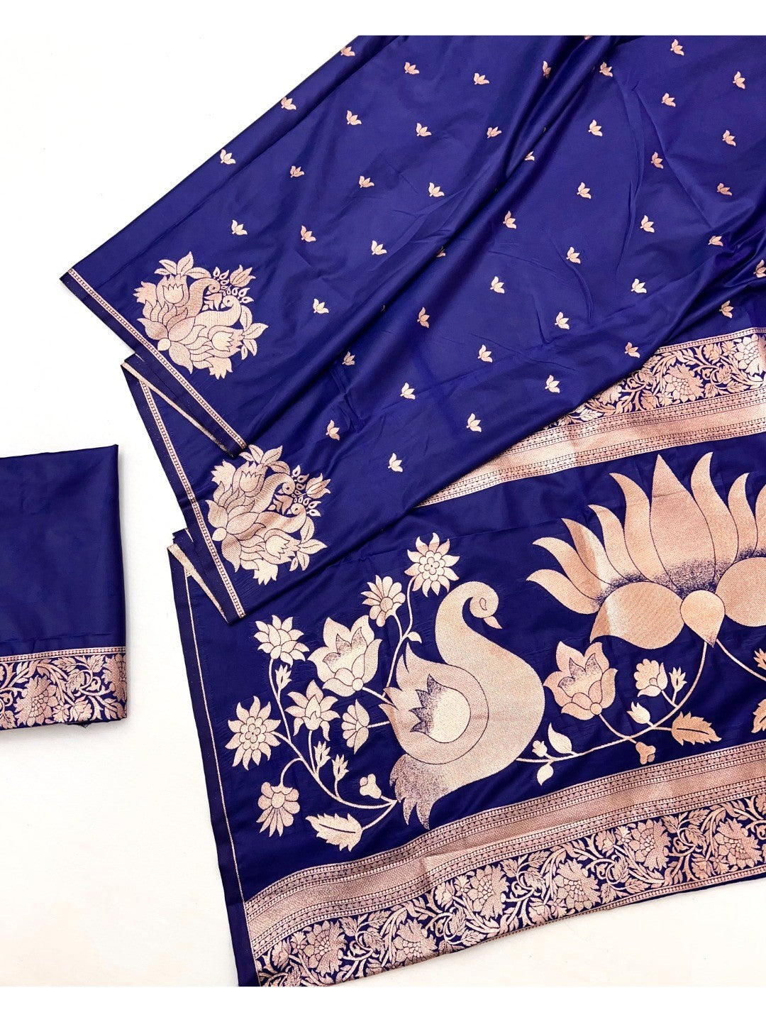 Graceful Navy Blue Lotus Design Art Silk Saree Adorned With Rich Zari Weaving Work - Image 2