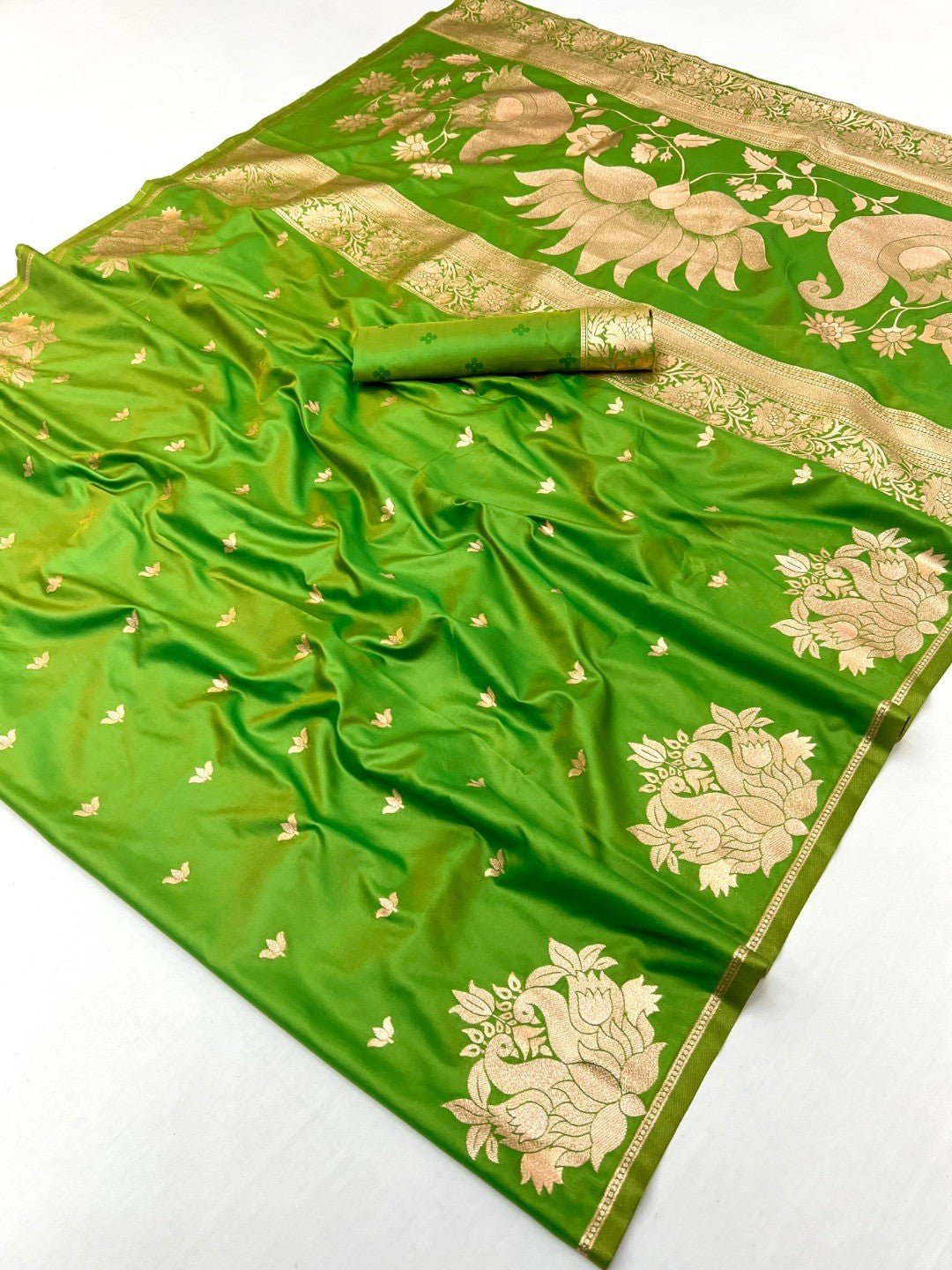 Graceful Green Lotus Design Art Silk Saree With Rich Zari Weaving Work - Image 1
