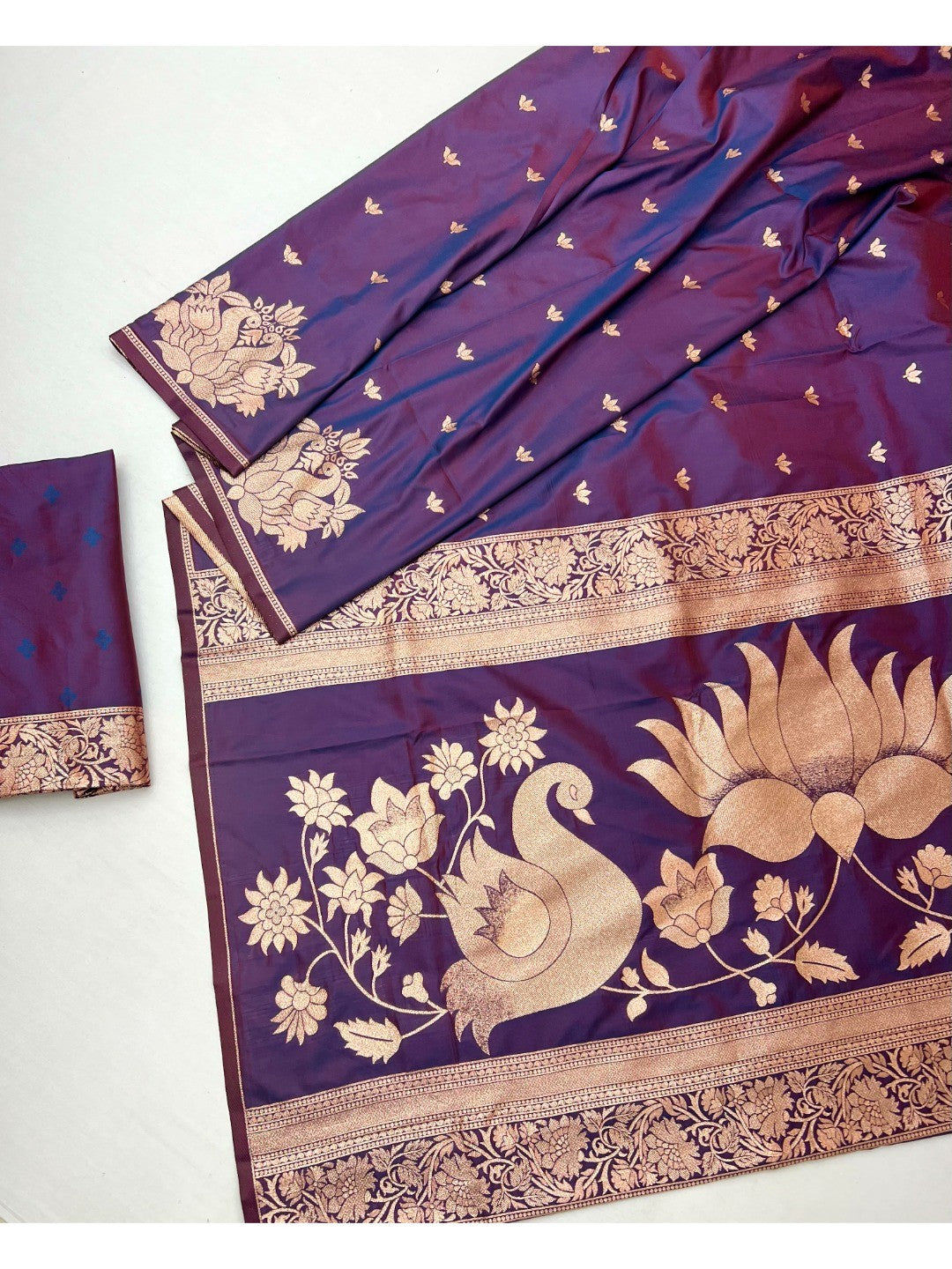 Graceful Purple Lotus Design Art Silk Saree Adorned With Rich Zari Weaving Work - Image 2