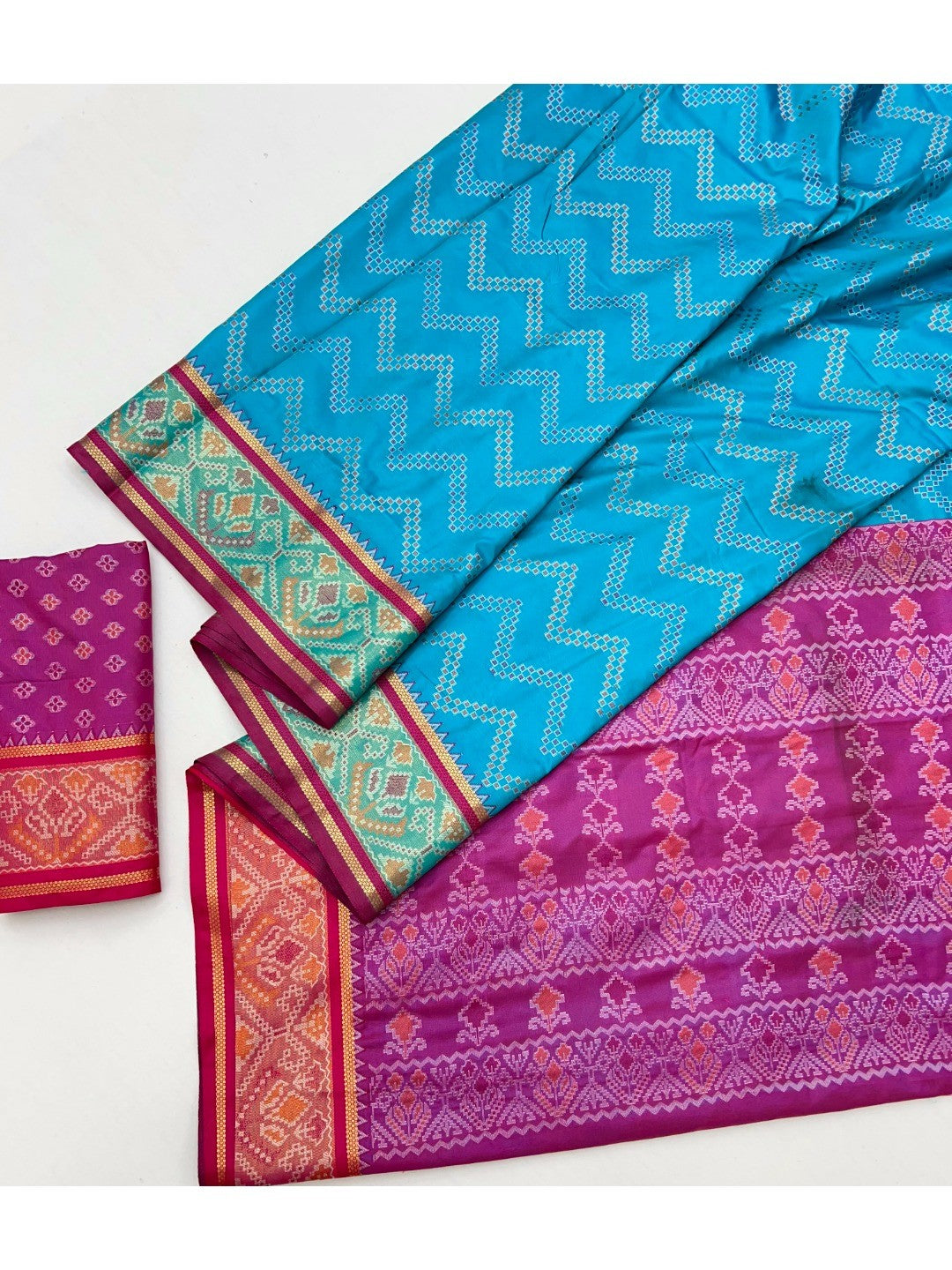 Elegant Blue Art Silk Saree with Zig-Zag Print and Pink Border - Image 3
