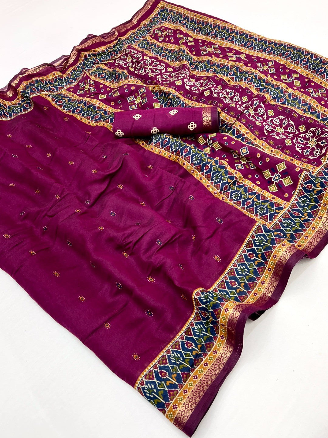 Stunning Wine Color Viscose Saree with Patola Print Border & Elegant Look - Image 3