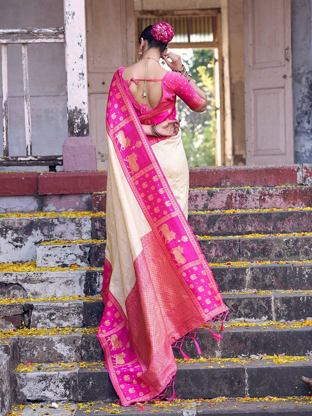 Premium Cream Geometric & Animal Motif Weaving Saree With Decorative Tassel Pallu - Image 5
